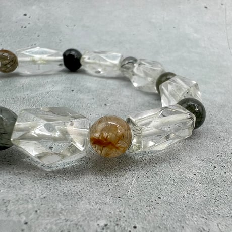 【デザインブレスレット】カイラス産×ガネッシュヒマール産アクチノライトビーズ/Kailash×Ganesh Himal Actinolite in Himalayan Quartz