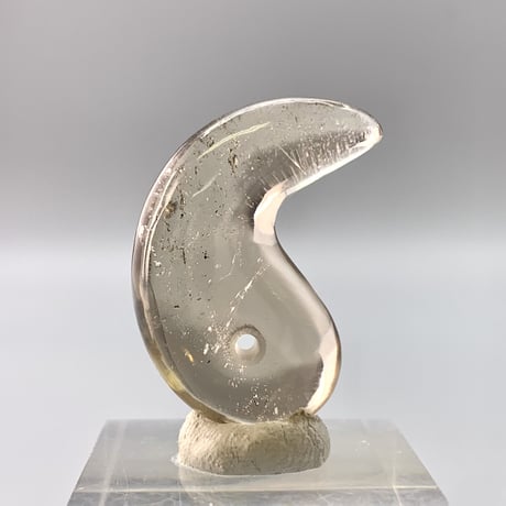 ガウリシャンカール産天然スモーキークォーツ"手磨き加工"勾玉ビーズ1⃣ Gaurishankar Himalayan Smoky  Quartz Magatama