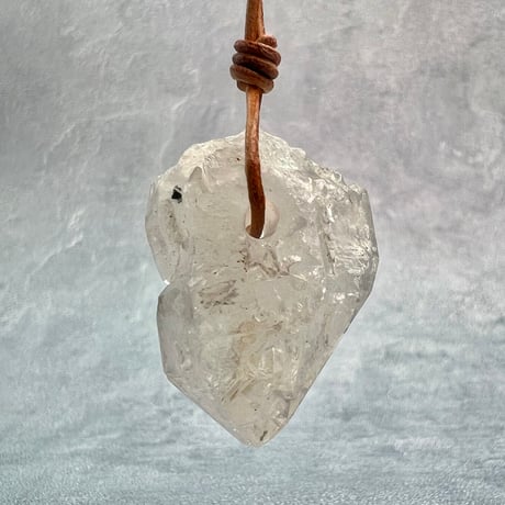 カイラス産】天然ヒマラヤ水晶革紐付きペンダント②/Kailash Himalayan Quartz Pendant