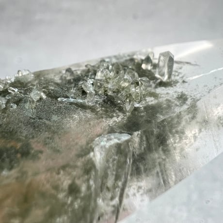 【ガネッシュヒマール産】クローライト&アクチノライト イン天然ヒマラヤ水晶/Ganesh Himal Chlorite&Actinorite in Himalayan Quartz