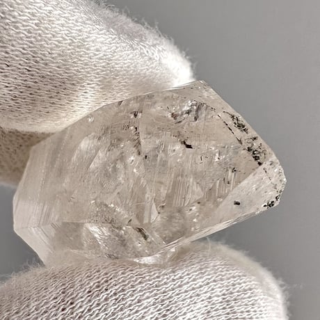 【ガネッシュヒマール産】クローライトイン天然ヒマラヤ水晶ミニポイント"BB" Ganesh Himal Chlorite in Himalayan Quartz Mini Point