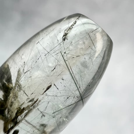 【ガネッシュヒマール産】アクチノライト&クローライトイン天然ヒマラヤ水晶 樽型ビーズ/Ganesh Himal Actinolite&Chlorite in barrel beads