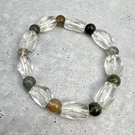 【デザインブレスレット】カイラス産×ガネッシュヒマール産アクチノライトビーズ/Kailash×Ganesh Himal Actinolite in Himalayan Quartz
