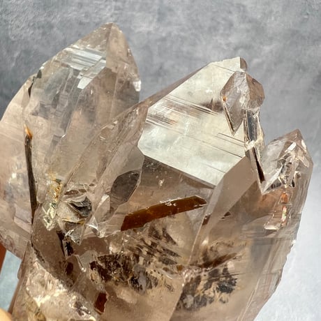 【ガネッシュヒマール産】バイオタイト&雲母入り天然ヒマラヤ水晶/Ganesh Himal Biotite & Mica in Himalayan Quartz