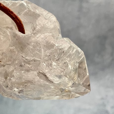 カイラス産】天然ヒマラヤ水晶革紐付きペンダント②/Kailash Himalayan Quartz Pendant