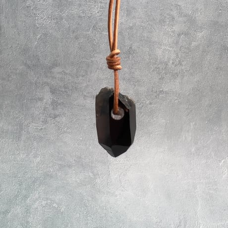 【ガウリシャンカール産】天然ヒマラヤスモーキークォーツ革紐ペンダント②/GauriShankar Himalayan Smoky Quartz Pendant