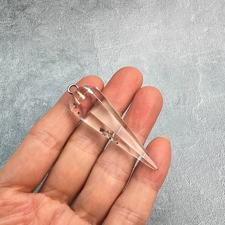 【ガネッシュヒマール産】天然ヒマラヤ水晶"手磨き加工"6角錐ペンデュラムペンダントトップ/Ganesh Himal Himalayan Quartz Pendulum Pendant Top