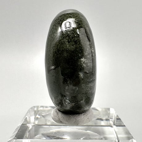 【ガネッシュヒマール産】クローライトインヒマラヤ水晶"手磨き加工"勾玉ビーズ/Ganesh Himal Chlorite in Himalayan Quartz Magatama