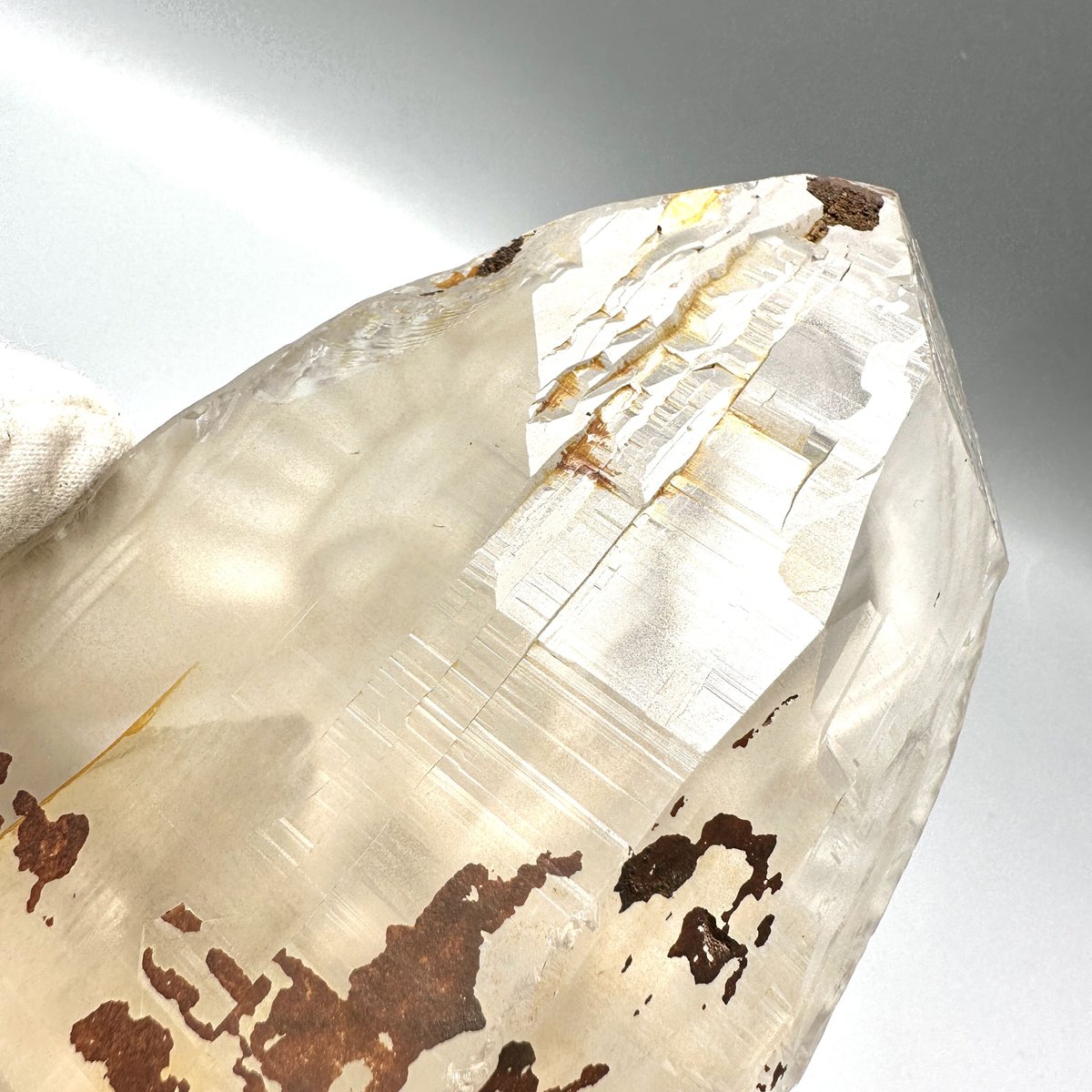 ガネーシャ　手彫り　ヒマラヤ・ガネッシュヒマール産の天然水晶　加工：インド fit=scale-down,w=1200