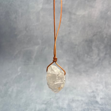 カイラス産】天然ヒマラヤ水晶革紐付きペンダント②/Kailash Himalayan Quartz Pendant