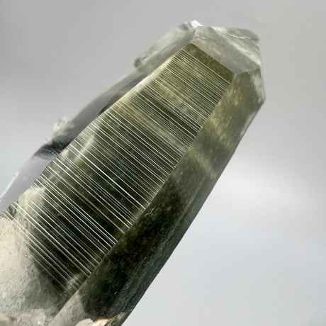 【ガネッシュヒマール産】クローライトイン天然ヒマラヤ水晶ポイント/Ganesh Himal Chlorite in Himalayan Quartz Mini Point