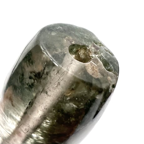 【ガネッシュヒマール産】ガネッシュヒマール産クローライトイン天然ヒマラヤ水晶 樽型ビーズ/Ganesh Himal Chlorite in Himalayan Quartz barrel beads