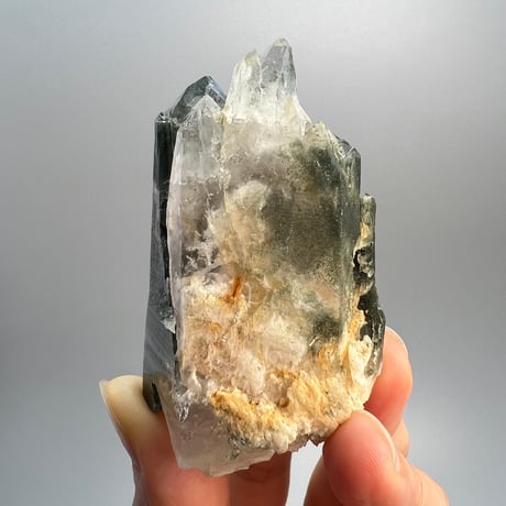 【ガネッシュヒマール産】クローライト イン ヒマラヤ水晶/GaneshHimal Chlorite&Albite in Himalayan Quartz