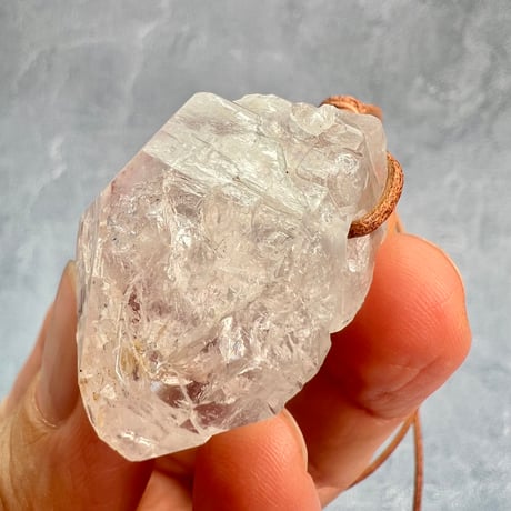 カイラス産】天然ヒマラヤ水晶革紐付きペンダント②/Kailash Himalayan Quartz Pendant