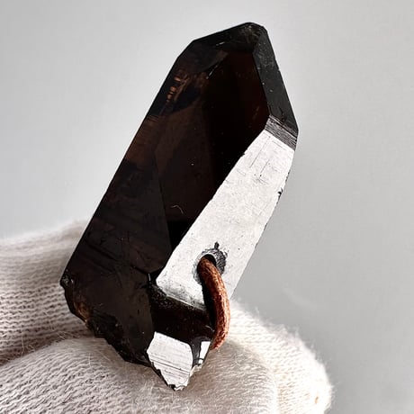 ガウリシャンカール産天然ヒマラヤスモーキークォーツ革紐ペンダント/GauriShankar Himalayan Smoky Quartz Pendant
