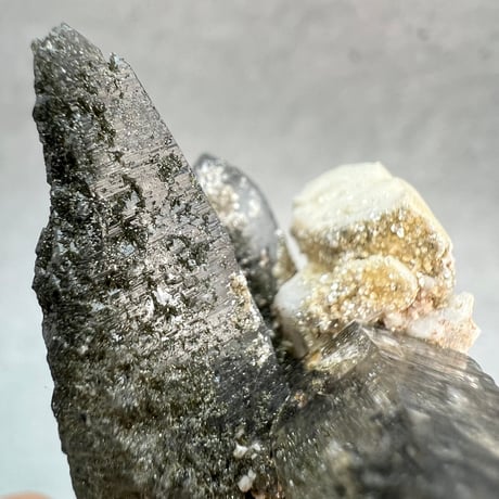 【ガネッシュヒマール産】クローライトイン天然ヒマラヤ水晶クラスター/Ganesh Himal Chlorite in Himalayan Quartz Cluster