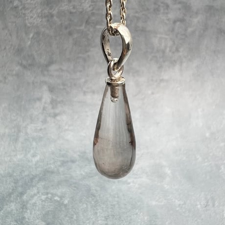 【ガウリシャンカール産】天然ヒマラヤスモーキークォーツ雫型ペンダントトップ/GauriShankar Himalayan Smoky Quartz Drop Pendant Top