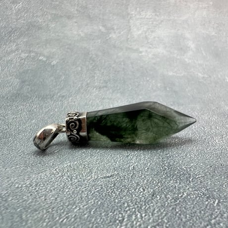 【ガネッシュヒマール産】アクチノライト&クローライト天然ヒマラヤ水晶ペンダントトップ⑦/Ganesh Himal Actinorite in Himalayan Quartz Pendant Top