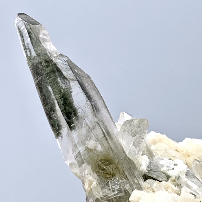 ガネーシュヒマール産クローライト&アクチノライトインヒマラヤ水晶