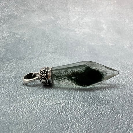 【ガネッシュヒマール産】アクチノライト&クローライト天然ヒマラヤ水晶ペンダントトップ⑥/Ganesh Himal Actinorite in Himalayan Quartz Pendant Top