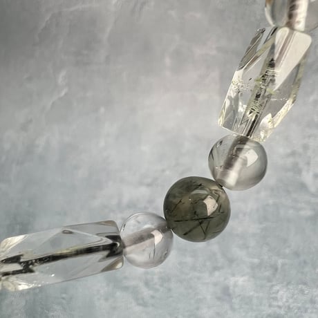 【デザインブレスレット】カイラス産×ガネッシュヒマール産ヒマラヤ水晶ビーズ/Kailash×Ganesh Himal Actinolite in Himalayan Quartz