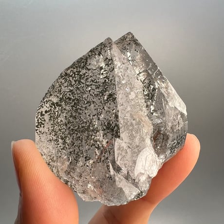 【ガネッシュヒマール産】クローライトイン天然ヒマラヤ水晶/Ganesh Himal Chlorite in Himalayan Quartz