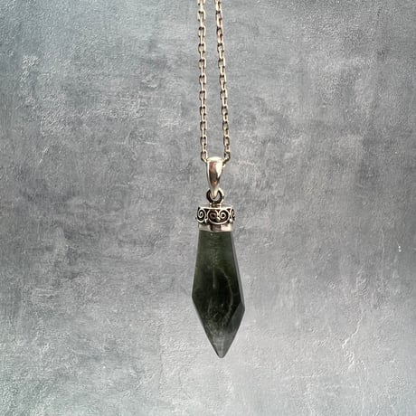 【ガネッシュヒマール産】アクチノライト&クローライト天然ヒマラヤ水晶ペンダントトップ⑥/Ganesh Himal Actinorite in Himalayan Quartz Pendant Top