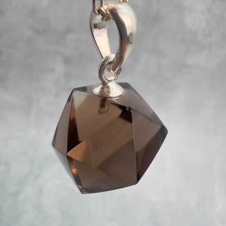【ガウリシャンカール産】天然ヒマラヤ水晶"手磨き加工"イコサヘドロン"ペンダントトップ①/GauriShankar Himalayan Quartz "Icosahedron"Pendant Top