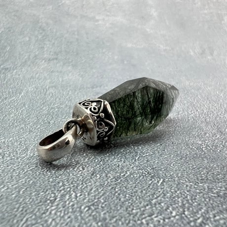 【ガネッシュヒマール産】アクチノライトイン天然ヒマラヤ水晶ペンダントトップ/Ganesh Himal Actinorite in Himalayan Quartz Pendant Top