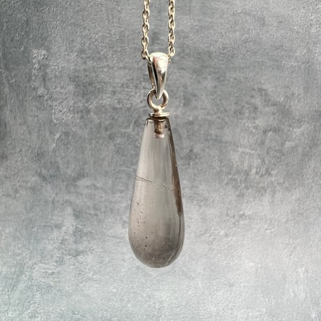 【ガウリシャンカール産】天然ヒマラヤスモーキークォーツ雫型ペンダントトップ/GauriShankar Himalayan Smoky Quartz Drop Pendant Top