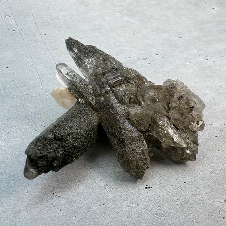 【ガネッシュヒマール産】クローライトイン天然ヒマラヤ水晶クラスター/Ganesh Himal Chlorite in Himalayan Quartz Cluster