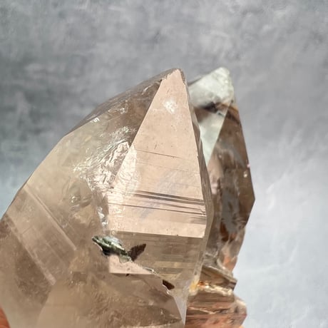 【ガネッシュヒマール産】バイオタイト&雲母入り天然ヒマラヤ水晶/Ganesh Himal Biotite & Mica in Himalayan Quartz