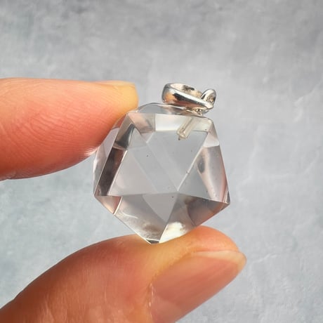 【ガネッシュヒマール産】天然ヒマラヤ水晶"手磨き加工"イコサヘドロン"ペンダントトップ/Ganesh Himal Himalayan Quartz "Icosahedron"Pendant Top