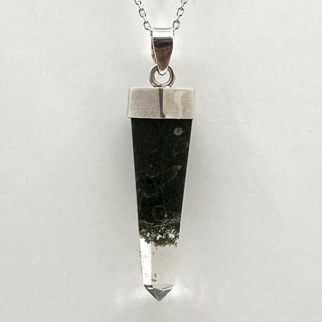 【ガネッシュヒマール産】天然クローライトインヒマラヤ水晶ペンダントトップ/Ganesh Himal Chlorite in Himalayan Quartz Pendant Top