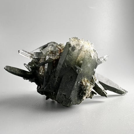 ガネッシュヒマール産クローライト&リモナイト入り天然ヒマラヤ水晶 クラスター③ Ganesh Himal  Chlorite&Limonite in Himalayan Quartz Cluster