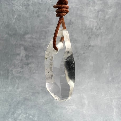 【ガネッシュヒマール産】天然ヒマラヤ水晶ペンダント(ポリッシュ面あり) GaneshHimal Natural Himalayan Quartz Pendant