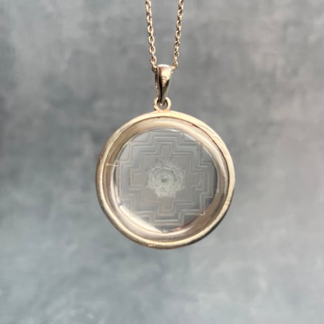 【ガネッシュヒマール産】天然ヒマラヤ水晶 "シュリヤントラ"シルバーペンダントトップ①/Ganesh Himal Himalayan Quartz "Shri Yantra"S/V Pendant
