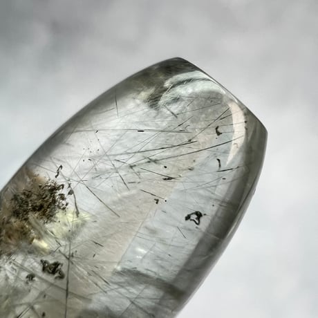 【ガネッシュヒマール産】アクチノライト&クローライトイン天然ヒマラヤ水晶 樽型ビーズ/Ganesh Himal Actinolite&Chlorite in barrel beads