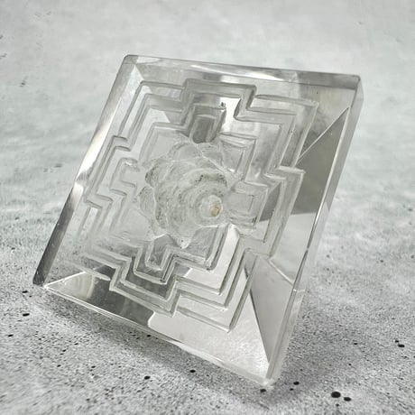 【ガネッシュヒマール産】天然ヒマラヤ水晶ピラミッド "シュリヤントラ"②/Ganesh Himal Himalayan Quartz Pyramid " Shri Yantra"