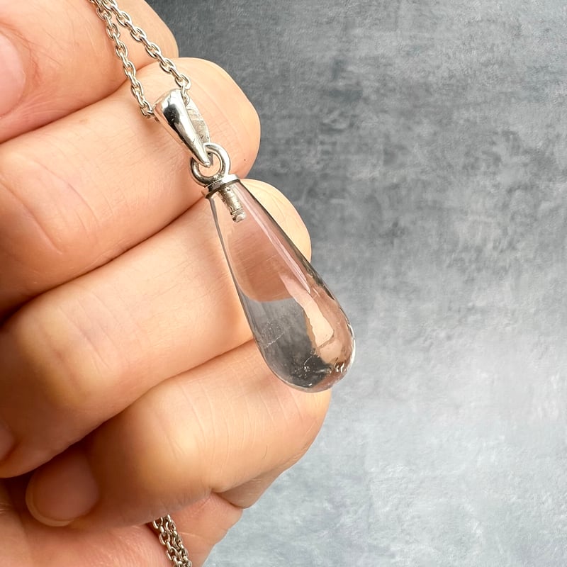 ガウリシャンカール産 ヒマラヤ水晶 ライトスモーキークォーツ 原石　ペンダント ガウリシャンカール産】天然ヒマラヤスモーキークォーツ雫型ペンダント