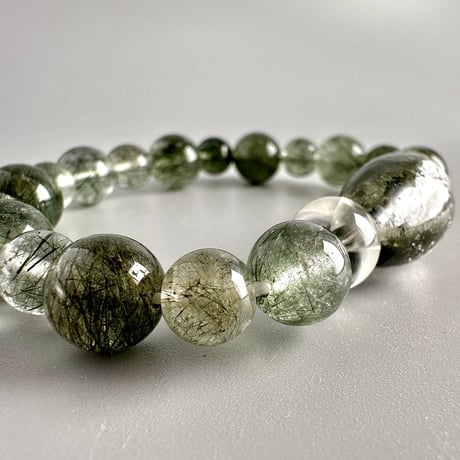 【デザインブレスレット】ガネッシュヒマール産クローライト&アクチノライトイン天然ヒマラヤ水晶/Ganesh Himal Chlorite&Actinolite in Himalayan