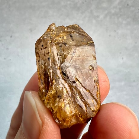 【ガネッシュヒマール産】バイオタイトイン天然ヒマラヤ水晶/Ganesh Himal Biotite in Himalayan Quartz