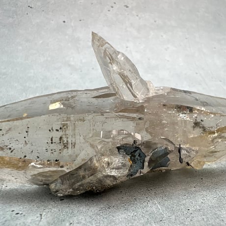 【ガネッシュヒマール産】ヘマタイト イン天然ヒマラヤ水晶/Ganesh Himal Hematite in Himalayan Quartz