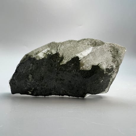 大特価【ガネッシュヒマール産】クローライトイン天然ヒマラヤ水晶⑬/Ganesh Himal Chlorite in Himalayan Quartz