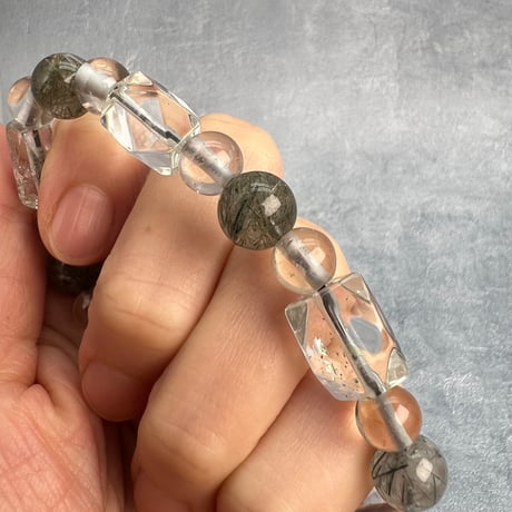 【デザインブレスレット】カイラス産×ガネッシュヒマール産ヒマラヤ水晶ビーズ/Kailash×Ganesh Himal Actinolite in Himalayan Quartz