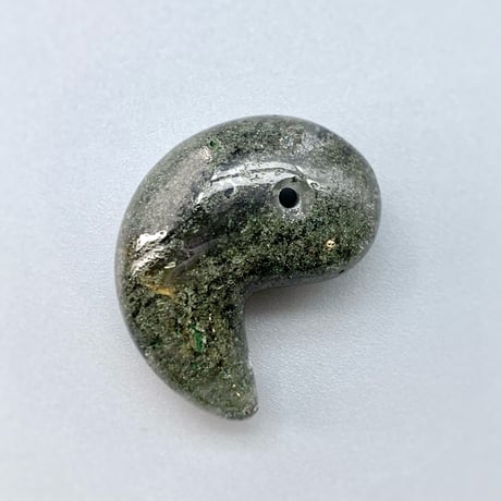 Mt.Fuji浄化🗻【ガネッシュヒマール産】クローライトインヒマラヤ水晶"手磨き加工"勾玉ビーズ/Ganesh Himal Chlorite in Himalayan Quartz Magatama
