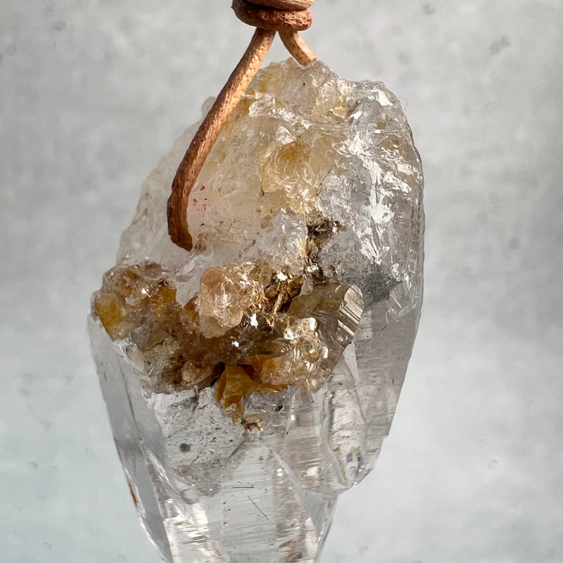 ガネッシュヒマール産】リモナイトイン天然ヒマラヤ水晶ペンダント①