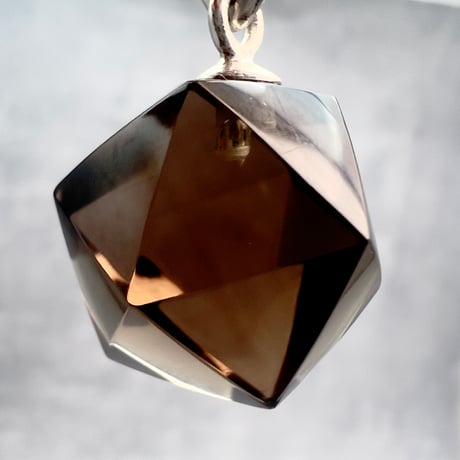 【ガウリシャンカール産】天然ヒマラヤ水晶"手磨き加工"イコサヘドロン"ペンダントトップ①/GauriShankar Himalayan Quartz "Icosahedron"Pendant Top
