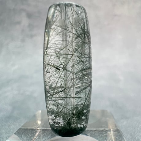 【ガネッシュヒマール産】アクチノライト&クローライトイン天然ヒマラヤ水晶 樽型ビーズ⑱/Ganesh Himal Actinolite&Chlorite in barrel beads