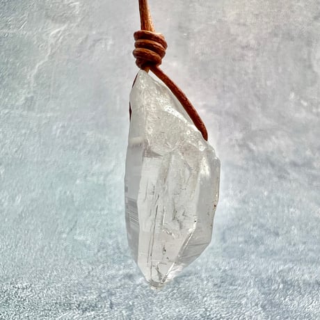 【カイラス産】天然ヒマラヤ水晶革紐付きペンダント⑧/Kailash Himalayan Quartz Pendant